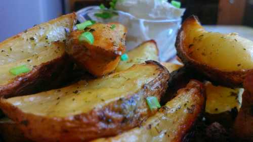 картофель по-селянски, с горьким перцем чили, запеченый в духовке