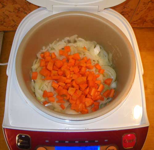 обжариваем морковь в мультиварке Brand 37501